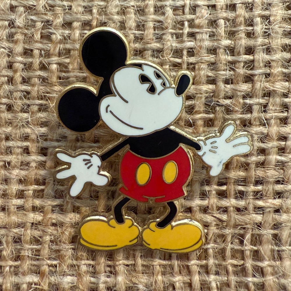 Disney Collectible Pin, 2002, Classic Mickey Mouse, ~ 1.25” X 1”
